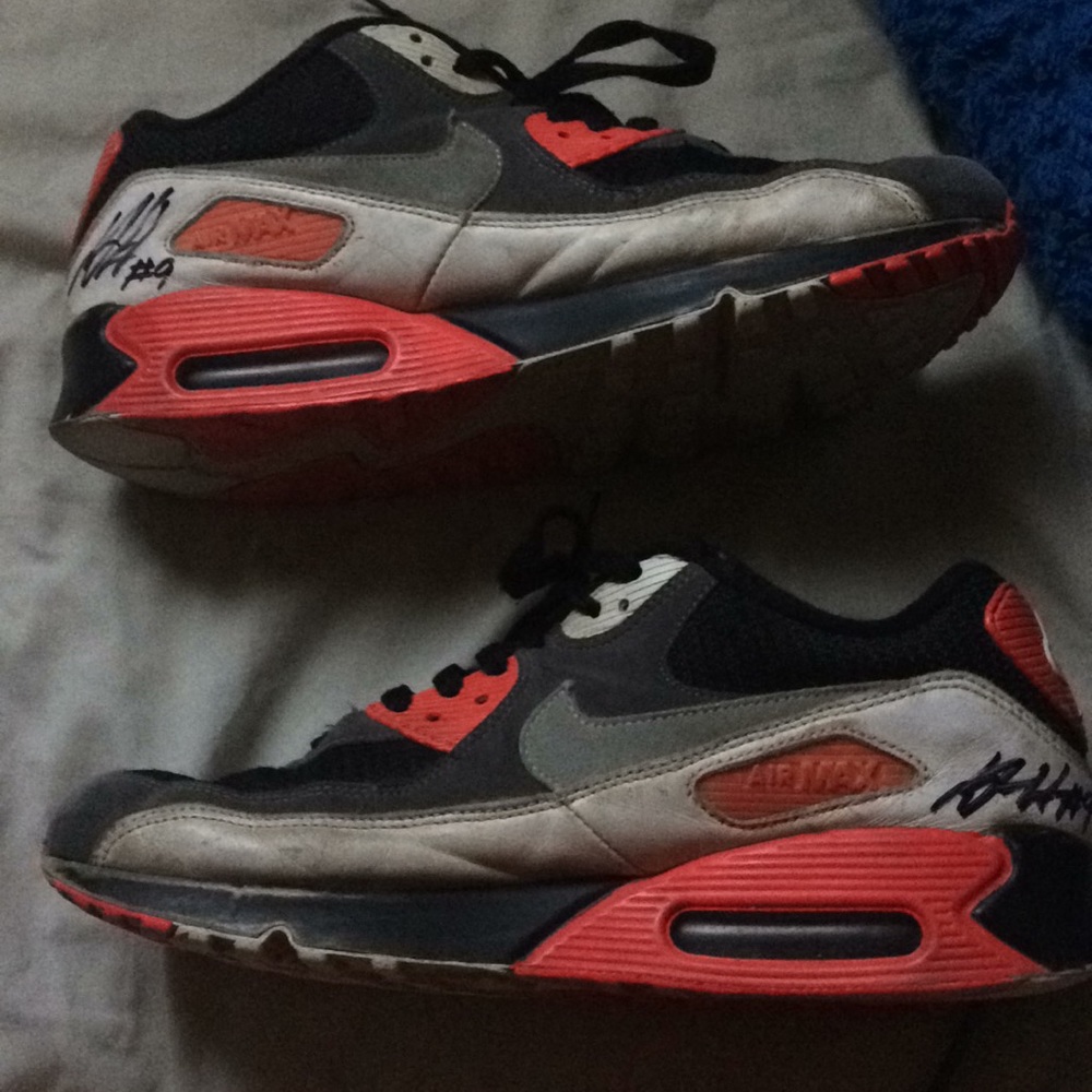 RARE AUTOGRAPHED NIKE AIR MAX 90’s